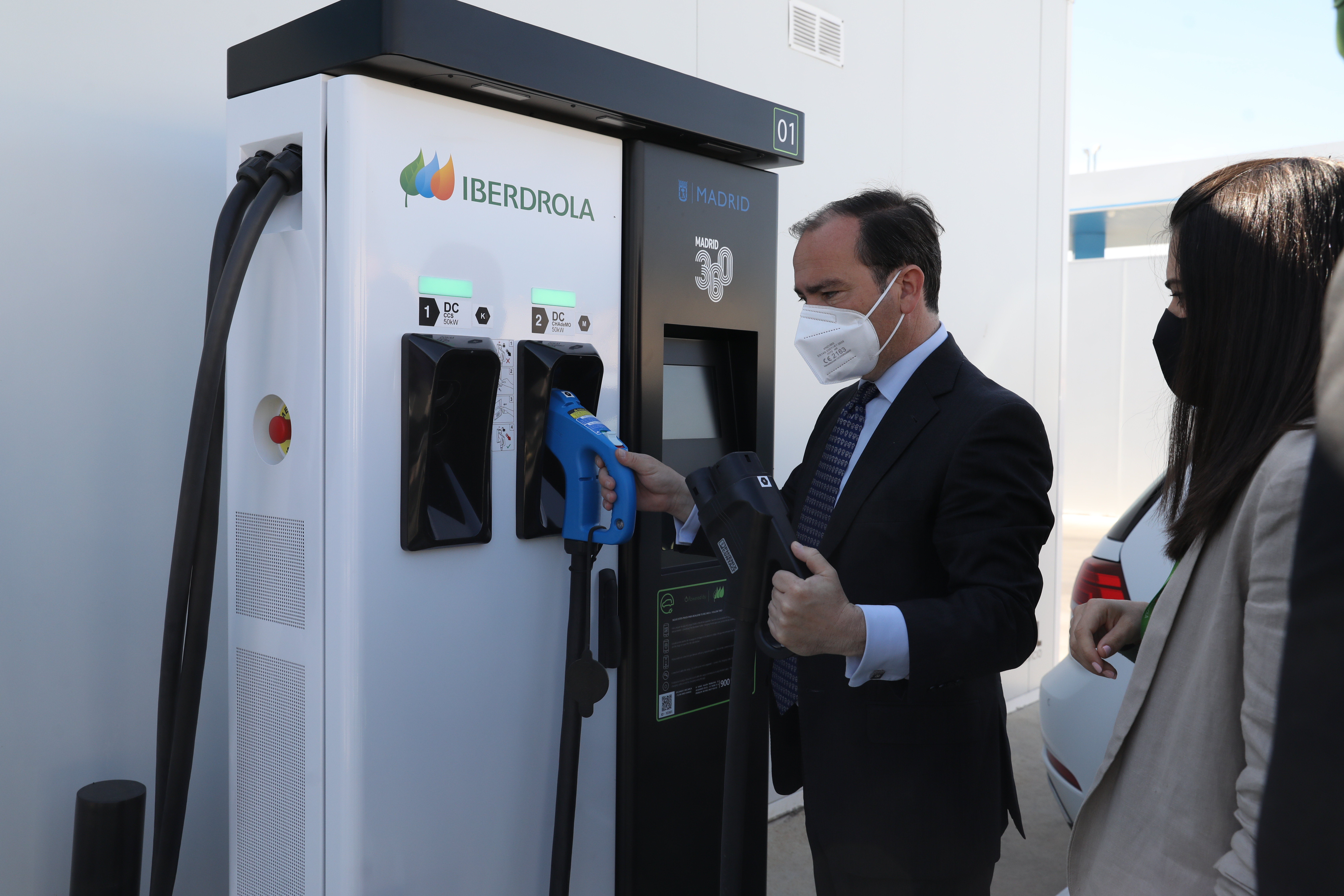 Carabante ha inaugurado hoy el primero de los 36 nuevos puntos de recarga rápida para vehículos eléctricos 